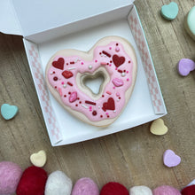 Load image into Gallery viewer, Heart Donut Box
